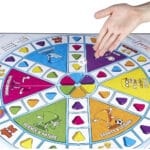 Hasbro Επιτραπέζιο Παιχνίδι Trivial Pursuit Family Edition (Ελληνική Έκδοση) - Image 2
