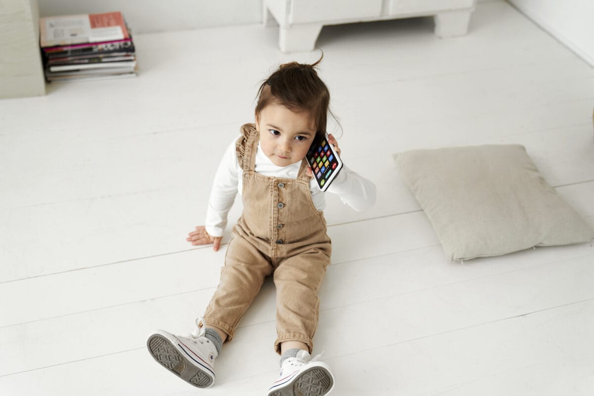 KidsMedia – My First Smartphone With Light (22298) - Image 4
