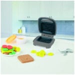 Play-Doh Kitchen Creations Cheesy Sandwich Playset (E7623) - Image 4